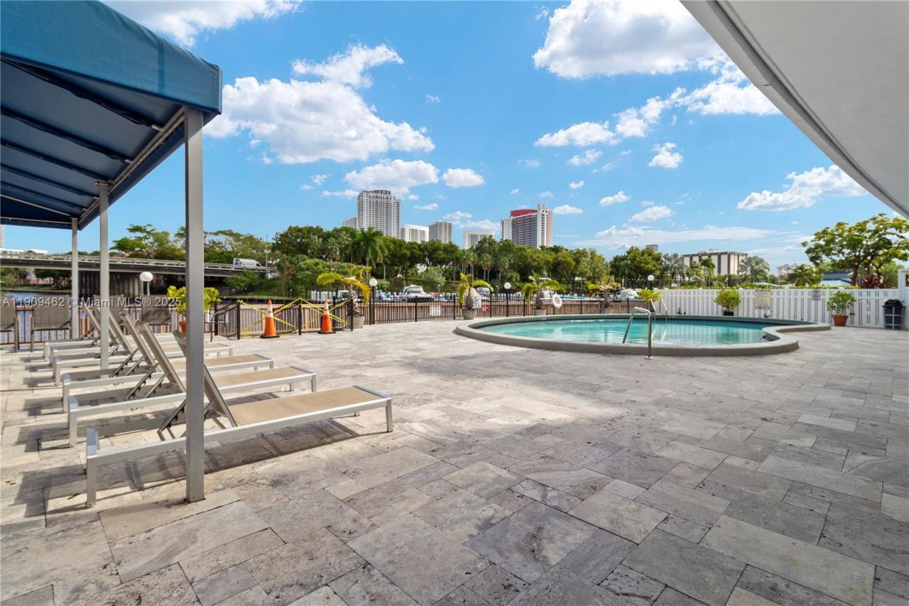 300 Diplomat Parkway, Unit 517, Hallandale Beach, FL 33009 Photo