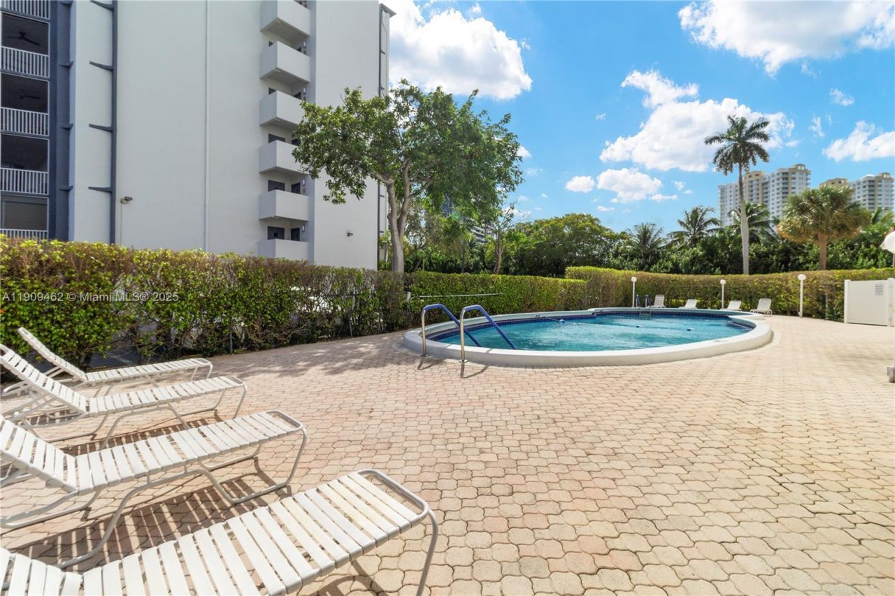 300 Diplomat Parkway, Unit 517, Hallandale Beach, FL 33009 Photo