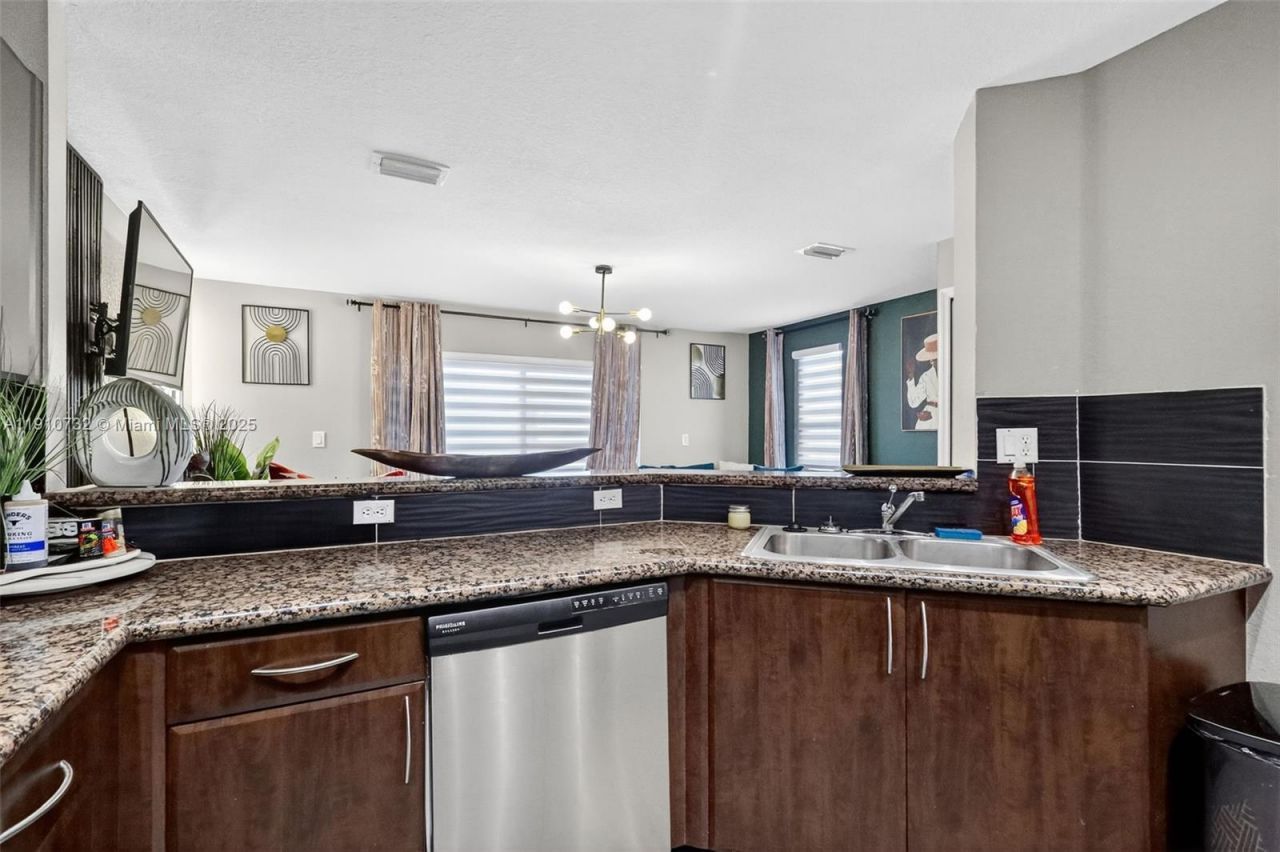 3004 SW 129th Way, Unit 150, Miramar, FL 33027 Photo