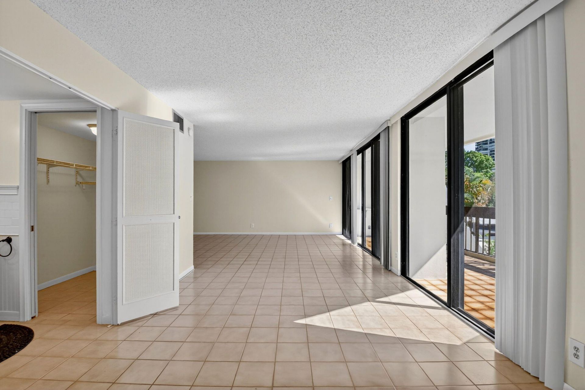 2000 Presidential Way, Unit 206, West Palm Beach, FL 33401 Photo