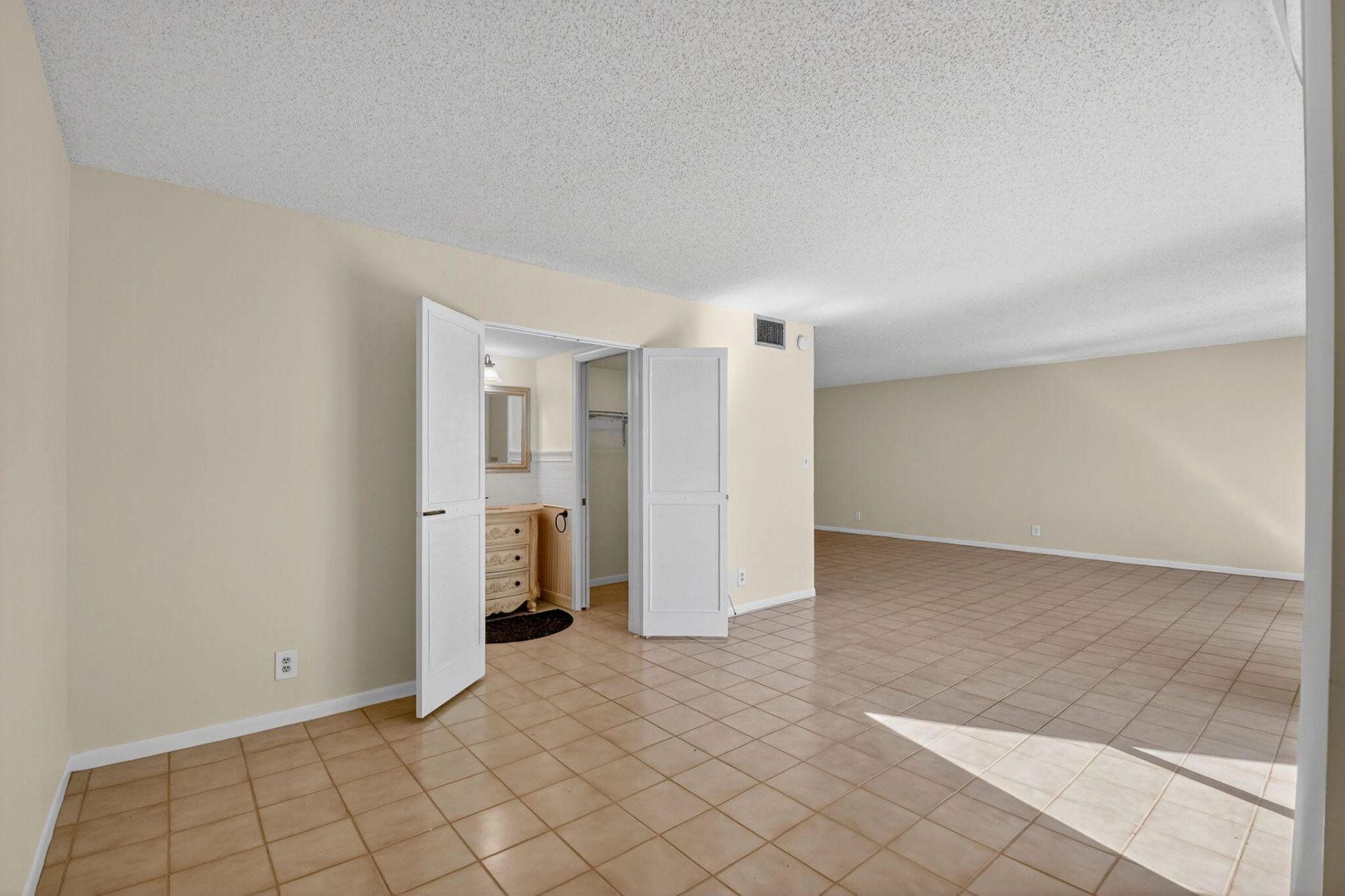 2000 Presidential Way, Unit 206, West Palm Beach, FL 33401 Photo
