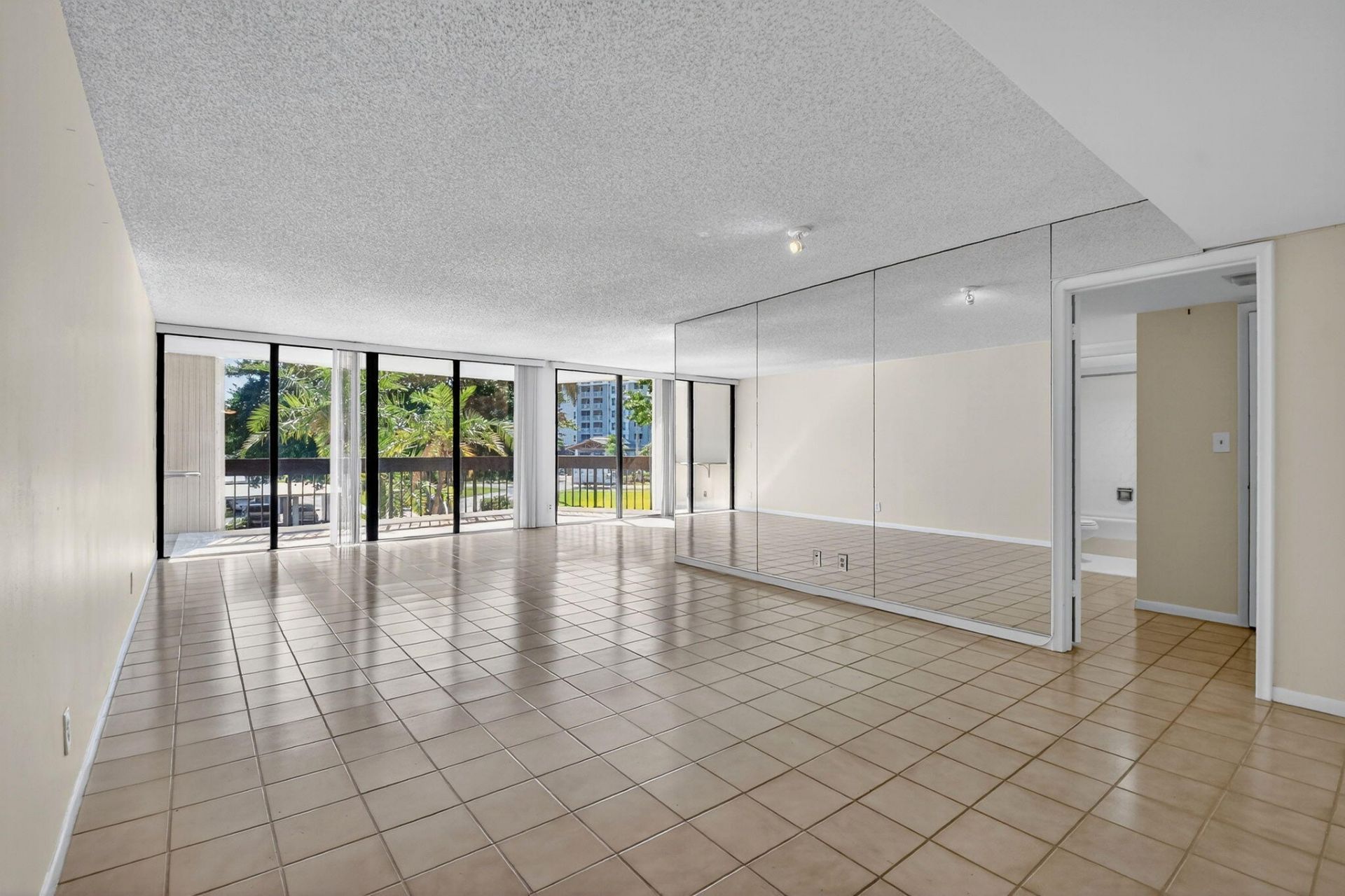 2000 Presidential Way, Unit 206, West Palm Beach, FL 33401 Photo