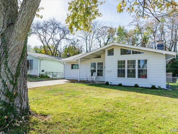 3720 Comstock Drive, St Louis, MO 63125