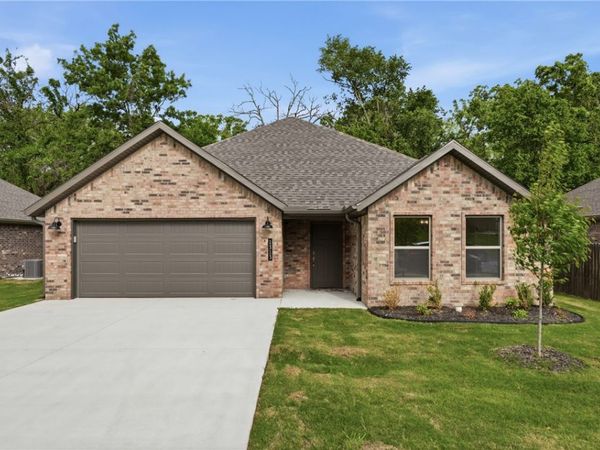 1313 Valley Drive, Gentry, AR 72734