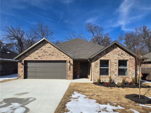 1313 Valley Drive, Gentry, AR 72734