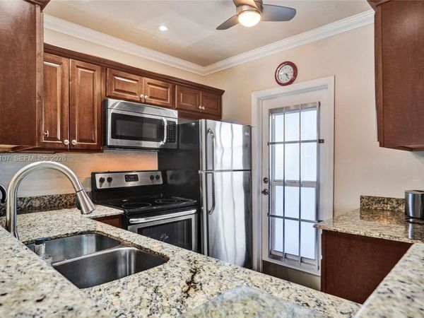 3501 NW 47th Ave, Unit 601, Lauderdale Lakes, FL 33319