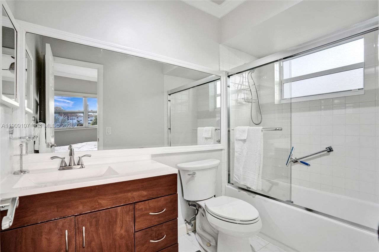 3501 NW 47th Ave, Unit 601, Lauderdale Lakes, FL 33319 Photo