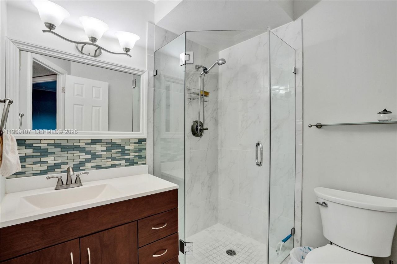 3501 NW 47th Ave, Unit 601, Lauderdale Lakes, FL 33319 Photo