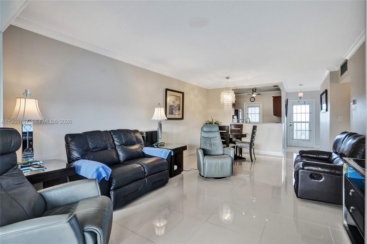 3501 NW 47th Ave, Unit 601, Lauderdale Lakes, FL 33319 Photo