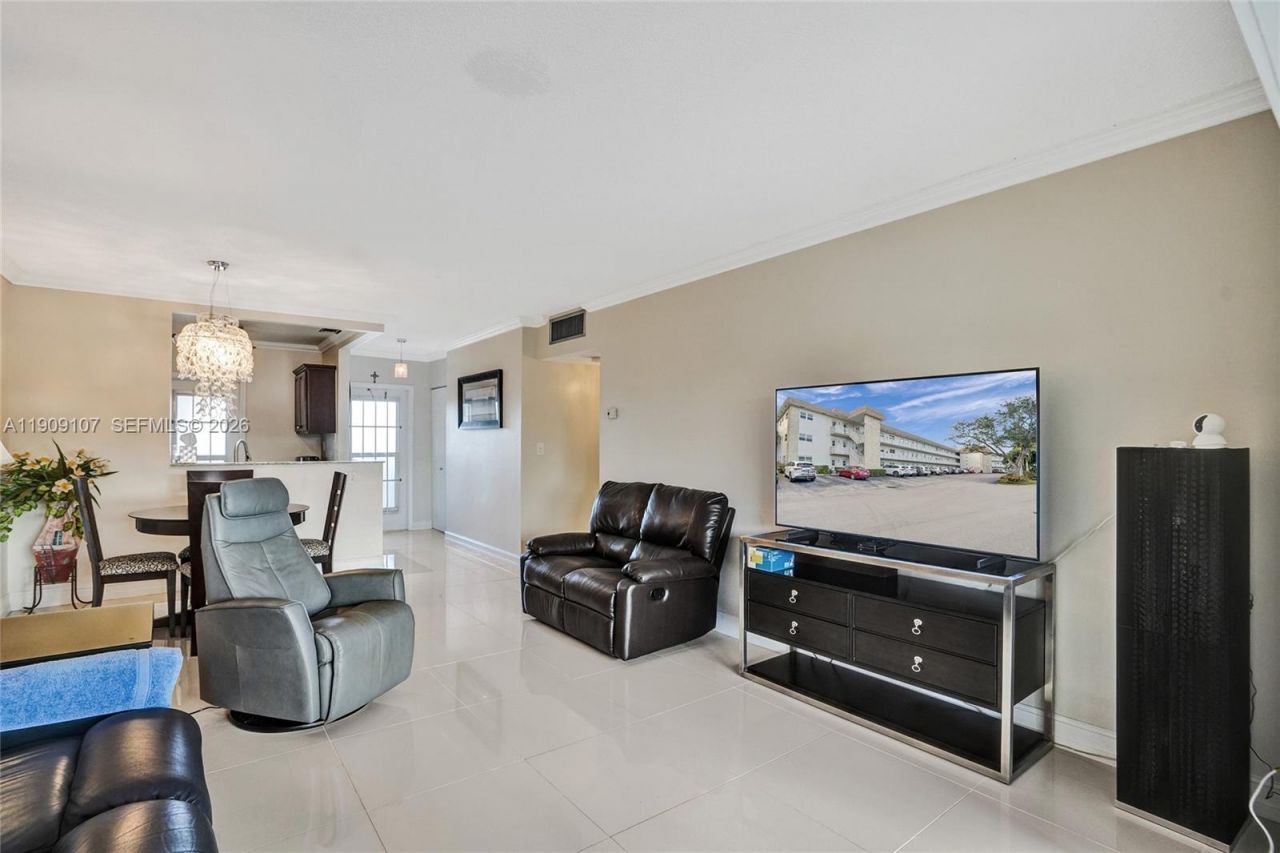 3501 NW 47th Ave, Unit 601, Lauderdale Lakes, FL 33319 Photo