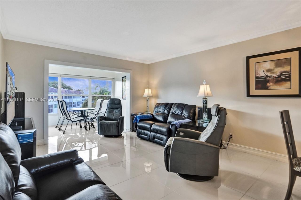 3501 NW 47th Ave, Unit 601, Lauderdale Lakes, FL 33319 Photo