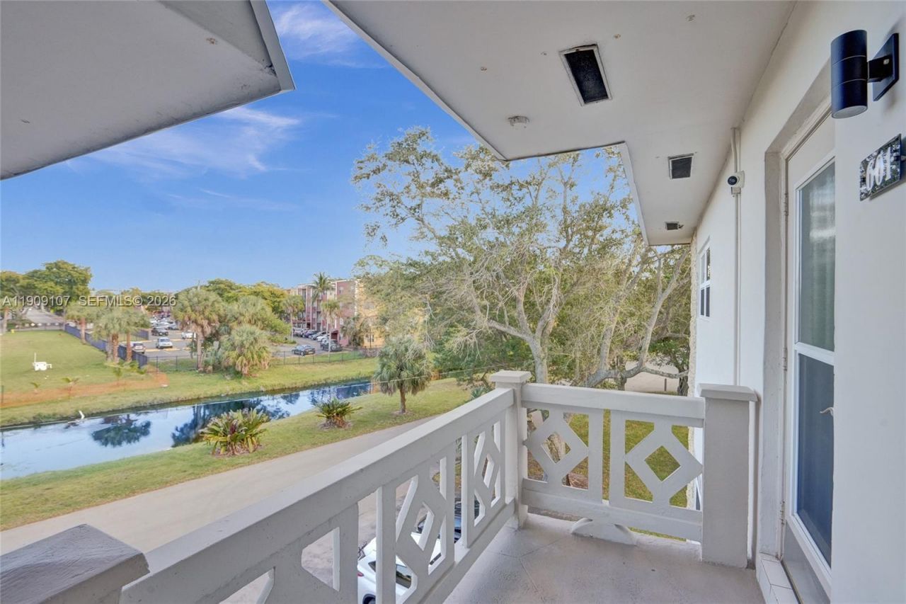 3501 NW 47th Ave, Unit 601, Lauderdale Lakes, FL 33319 Photo