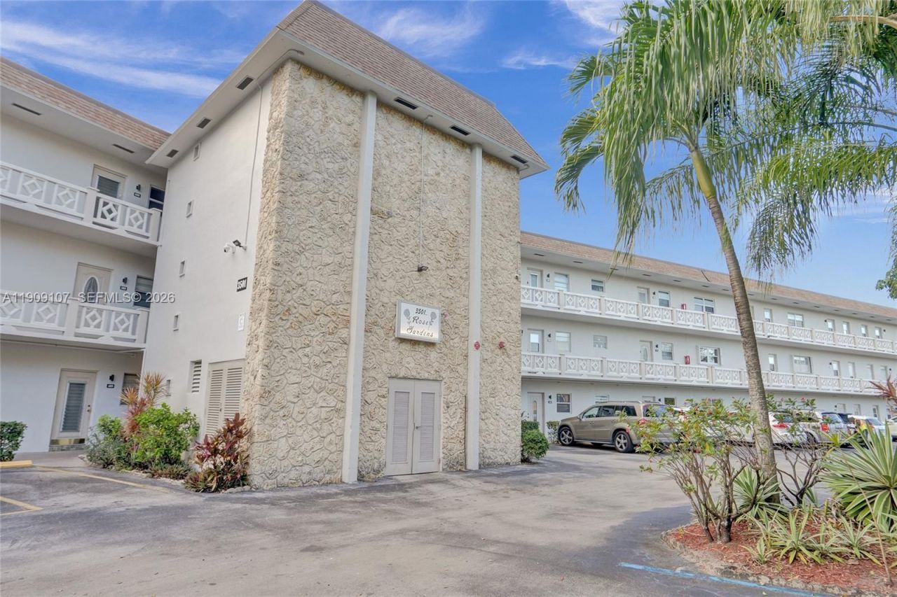 3501 NW 47th Ave, Unit 601, Lauderdale Lakes, FL 33319 Photo
