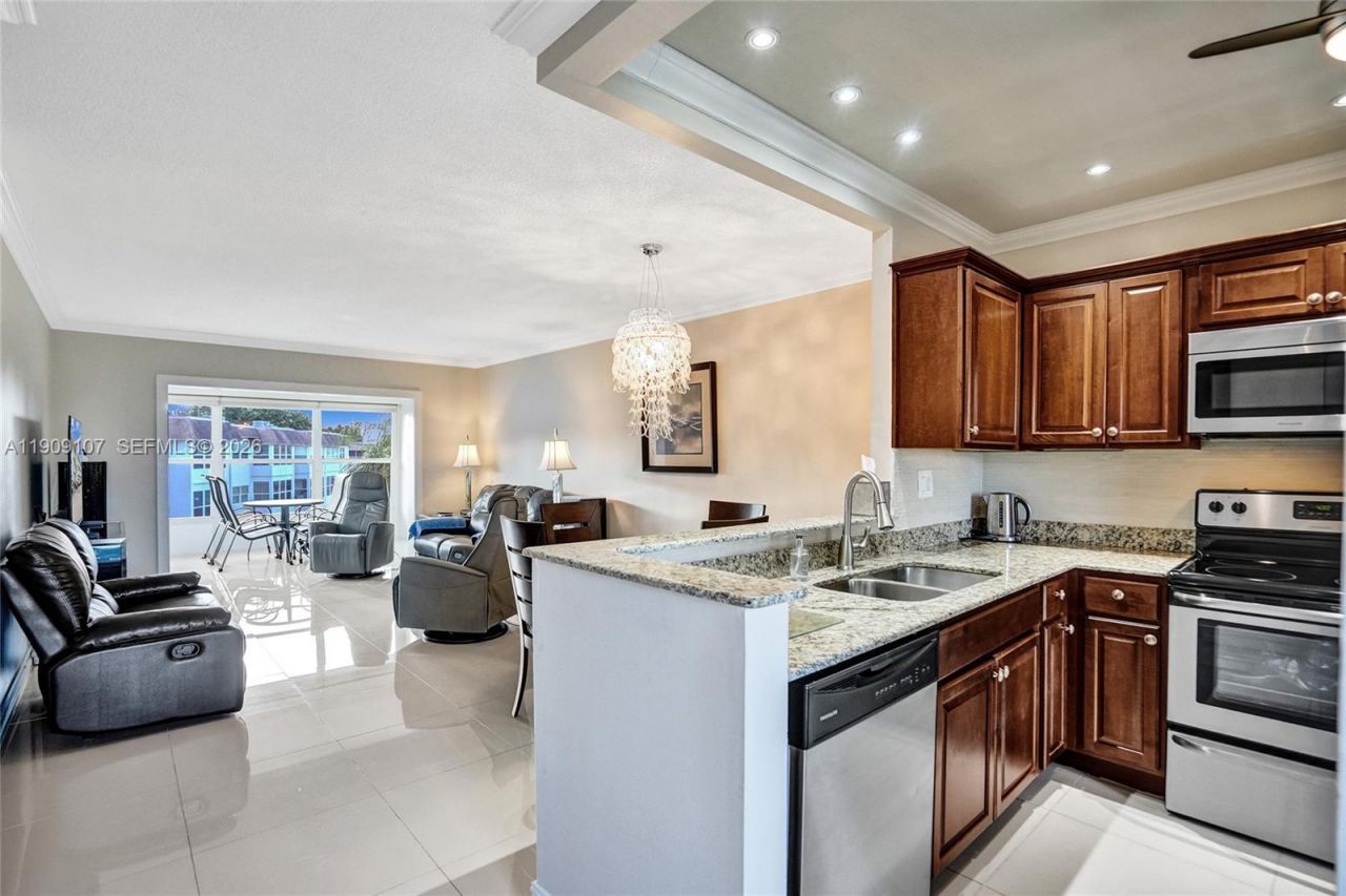 3501 NW 47th Ave, Unit 601, Lauderdale Lakes, FL 33319 Photo