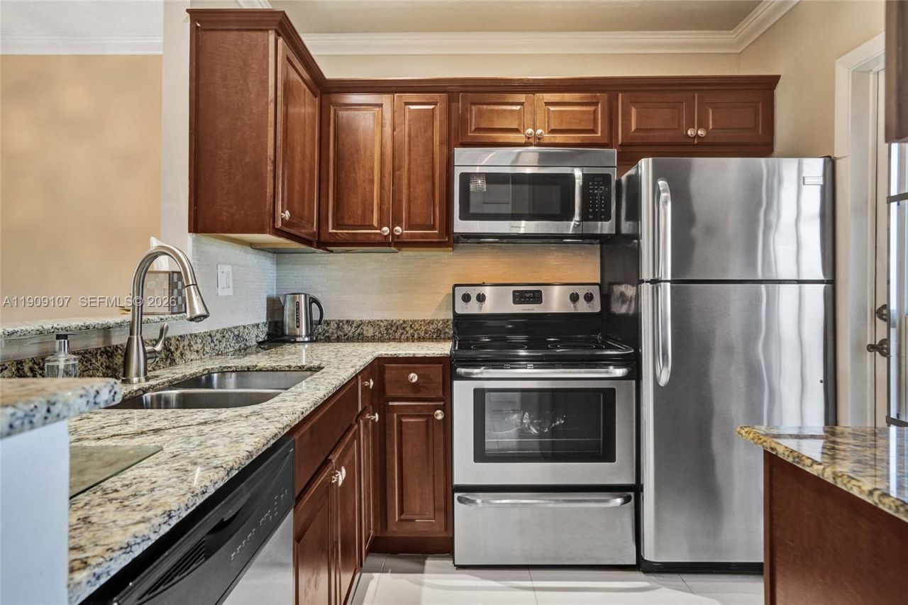 3501 NW 47th Ave, Unit 601, Lauderdale Lakes, FL 33319 Photo