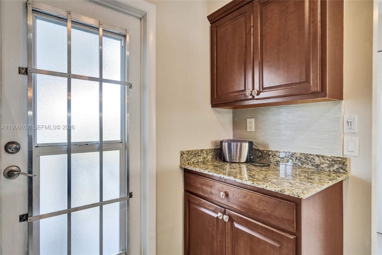 3501 NW 47th Ave, Unit 601, Lauderdale Lakes, FL 33319 Photo