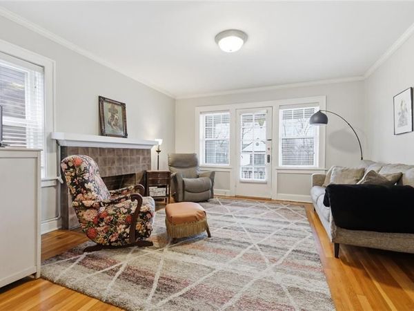 311 E 43rd Street, Unit 2W, Kansas City, MO 64111