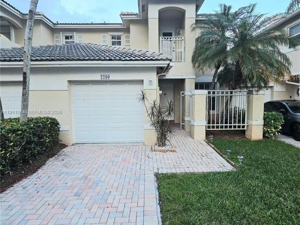 2280 NW 171st Ter, Pembroke Pines, FL 33028