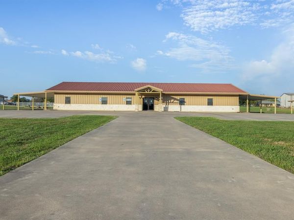 2719 Church Street, Gonzales, TX 78629