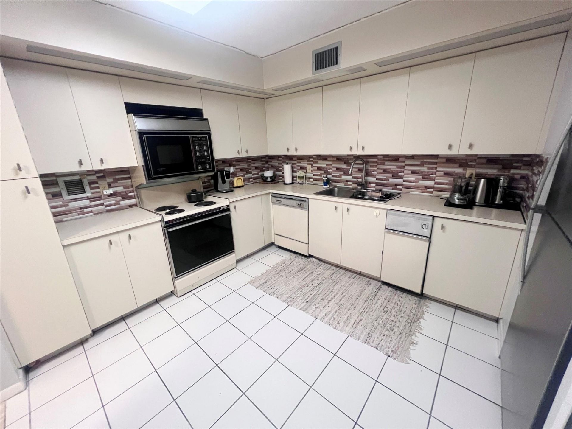 2802 N 46th Avenue, Unit 321B, Hollywood, FL 33021 Photo