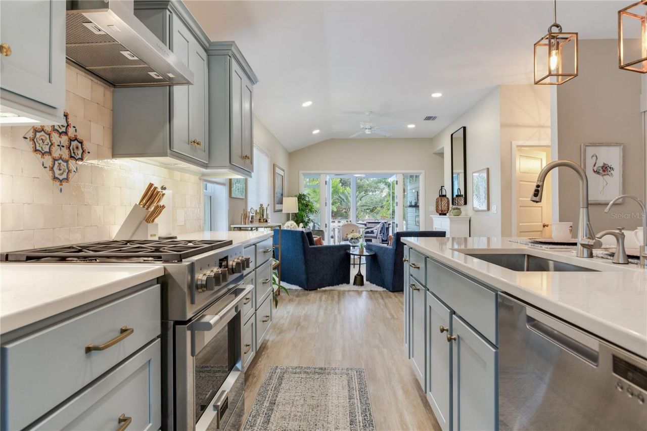 652 Ohio Place, Sarasota, FL 34236 Photo