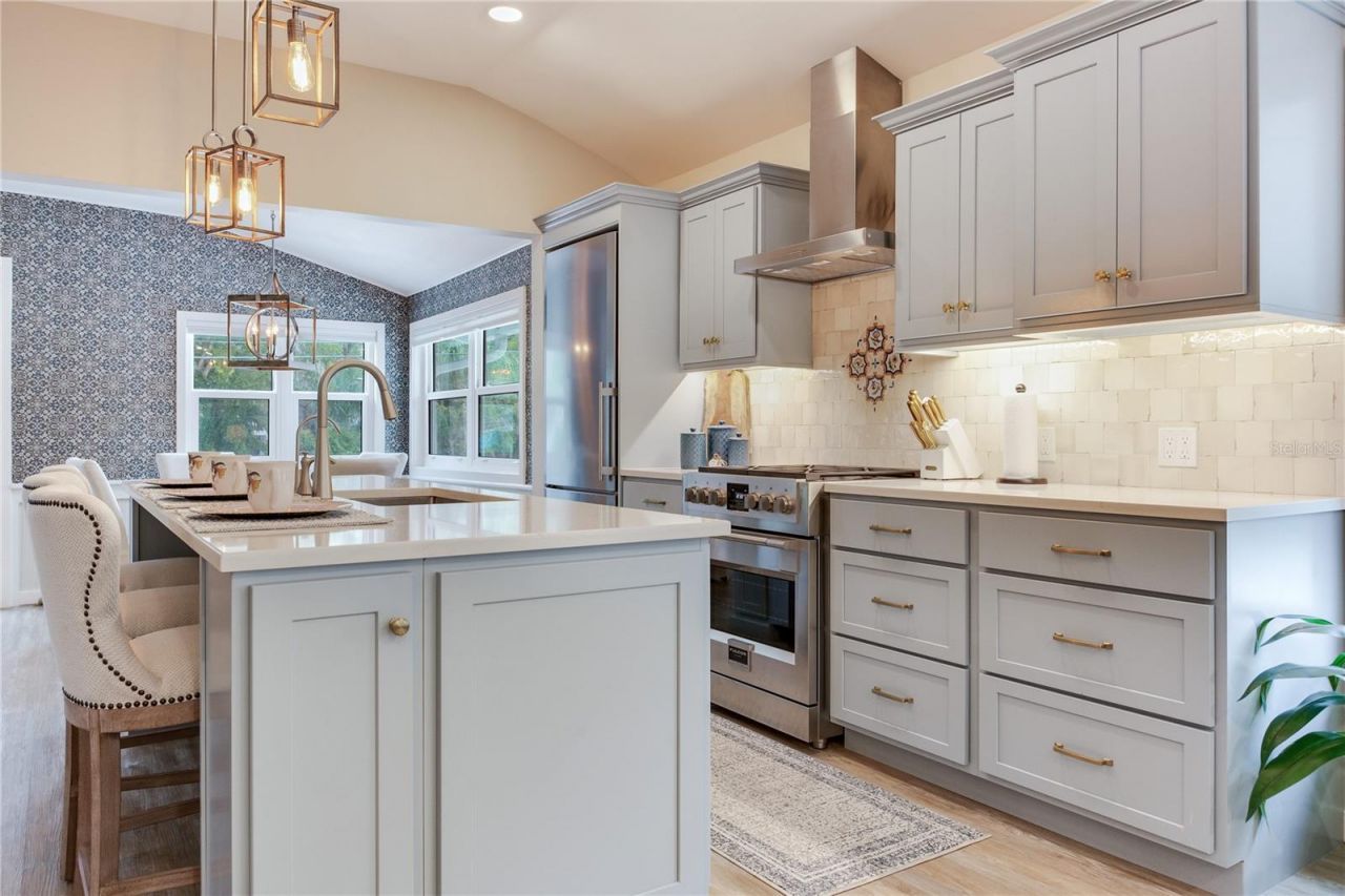 652 Ohio Place, Sarasota, FL 34236 Photo