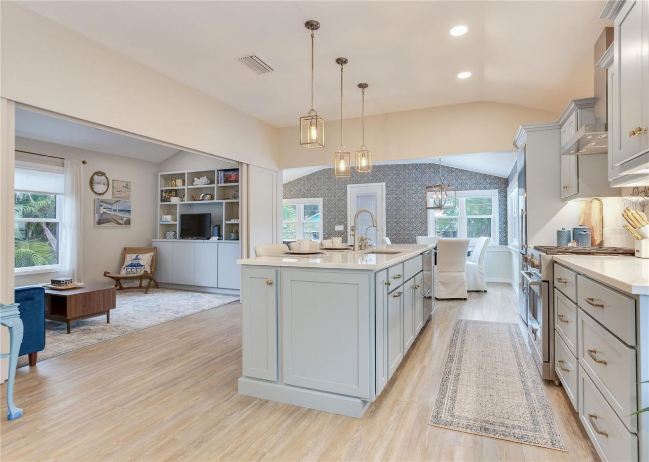 652 Ohio Place, Sarasota, FL 34236 Photo