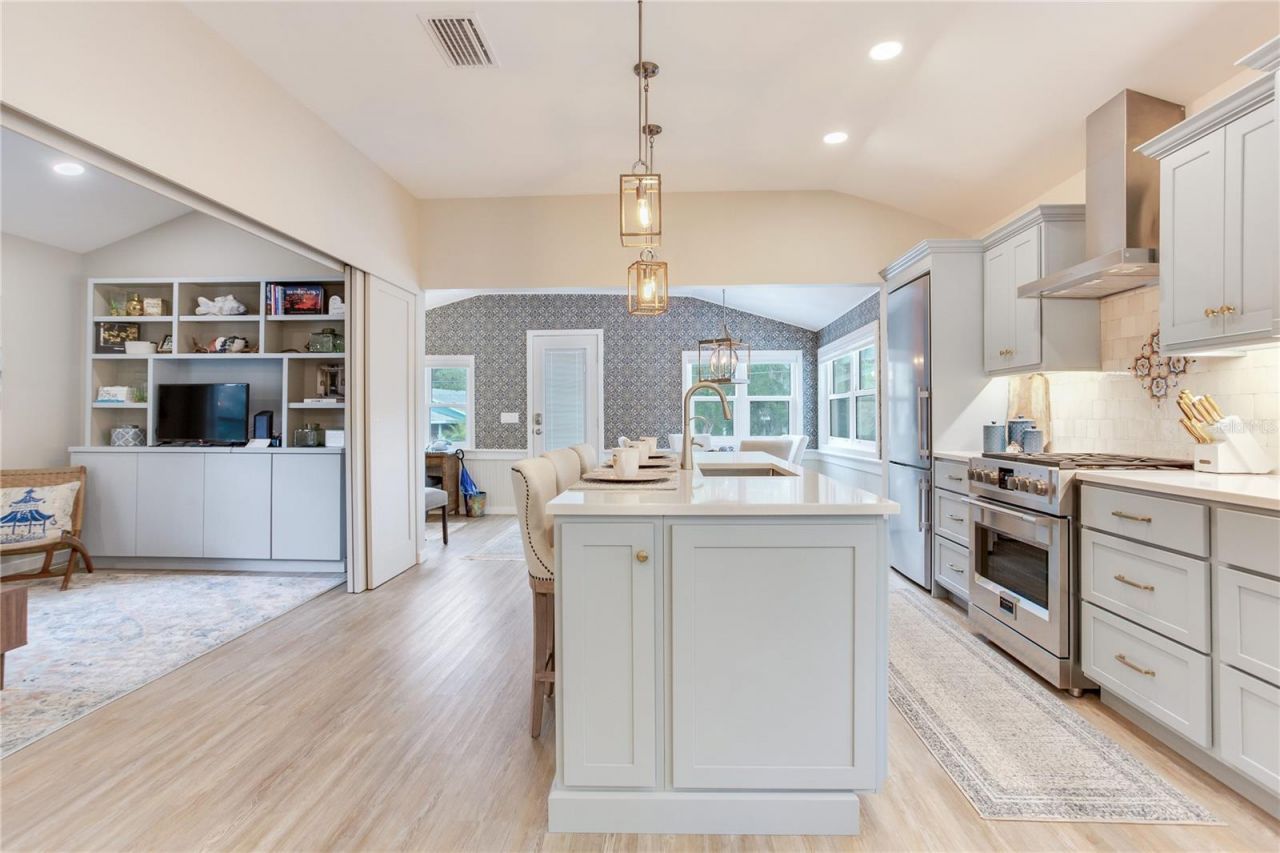 652 Ohio Place, Sarasota, FL 34236 Photo