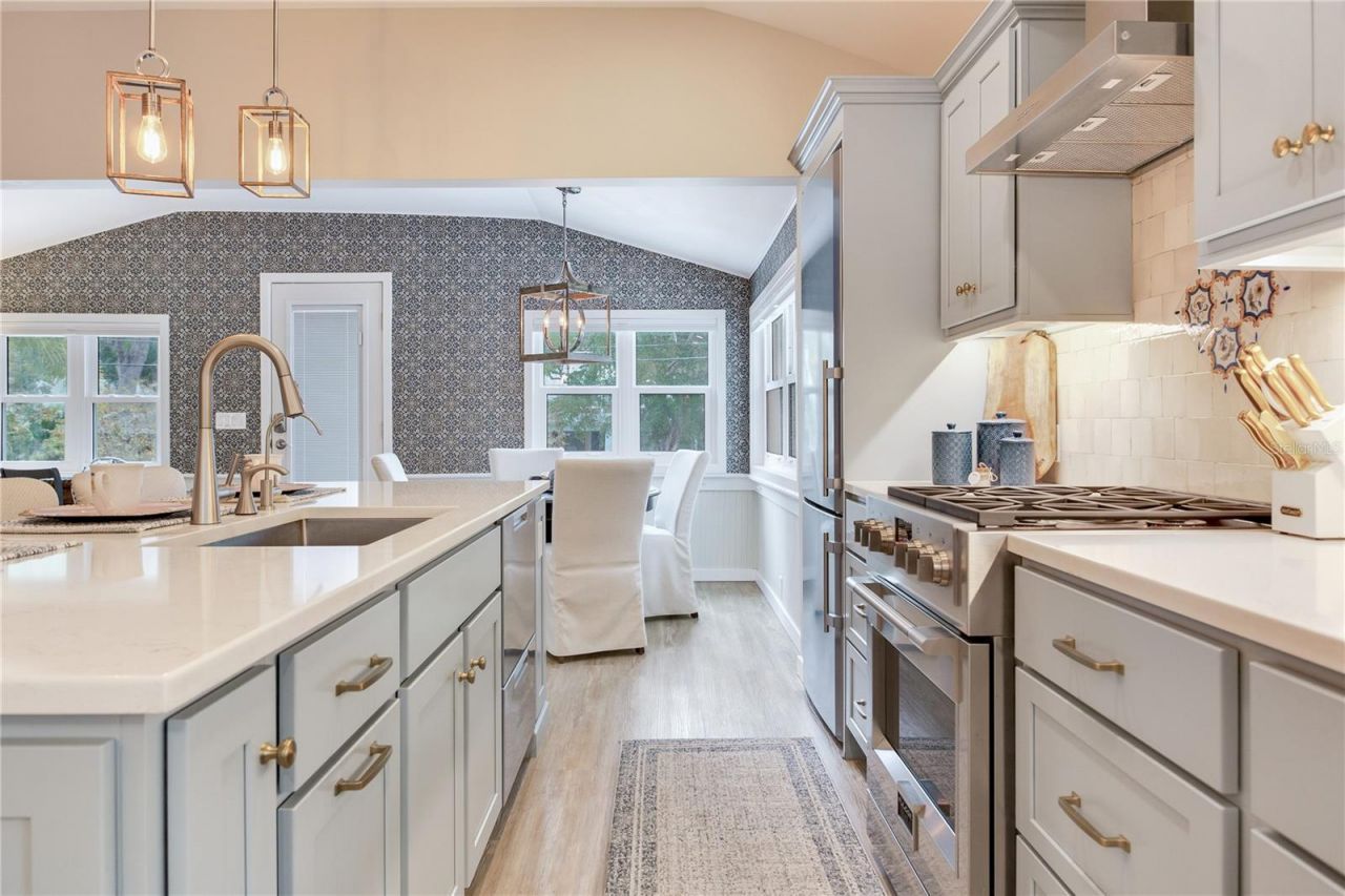 652 Ohio Place, Sarasota, FL 34236 Photo