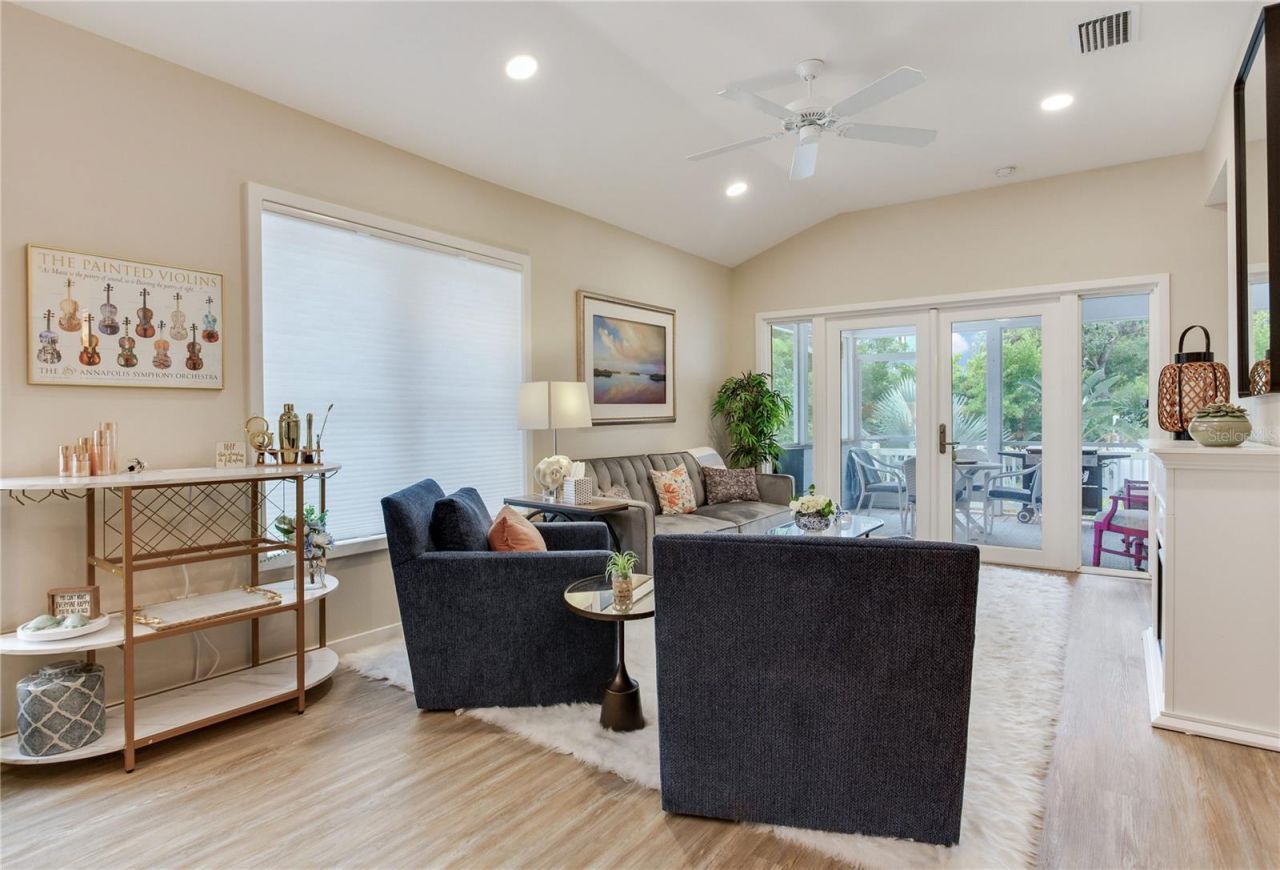 652 Ohio Place, Sarasota, FL 34236 Photo