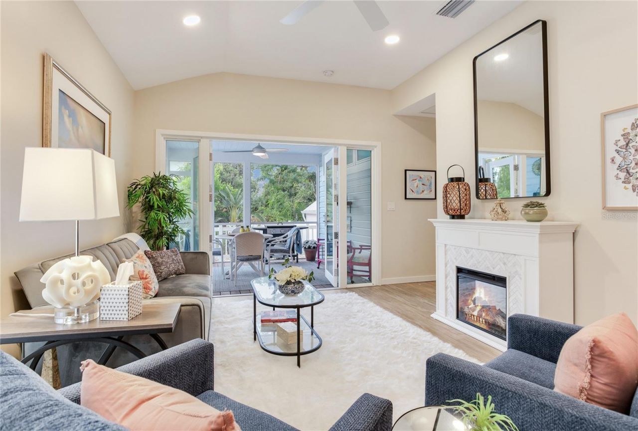 652 Ohio Place, Sarasota, FL 34236 Photo