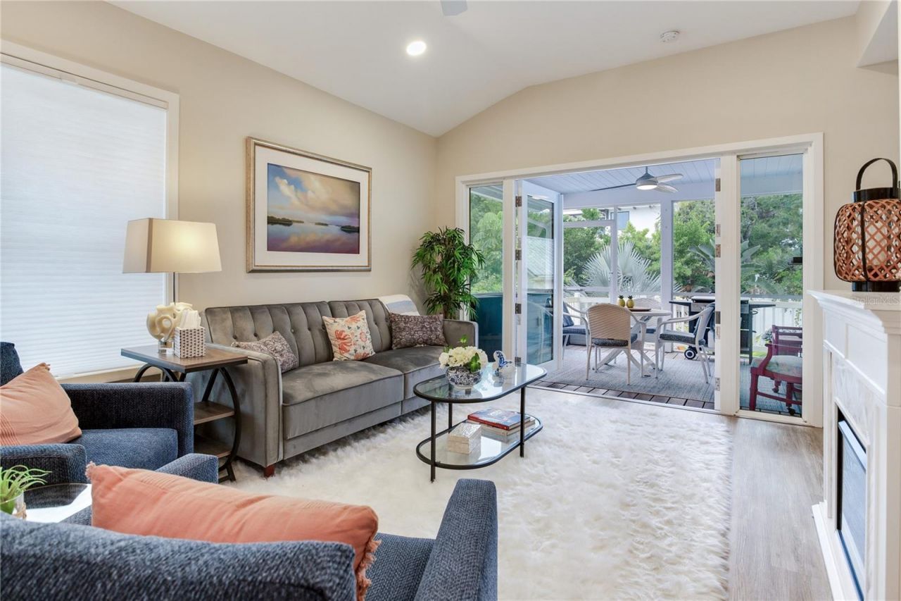 652 Ohio Place, Sarasota, FL 34236 Photo