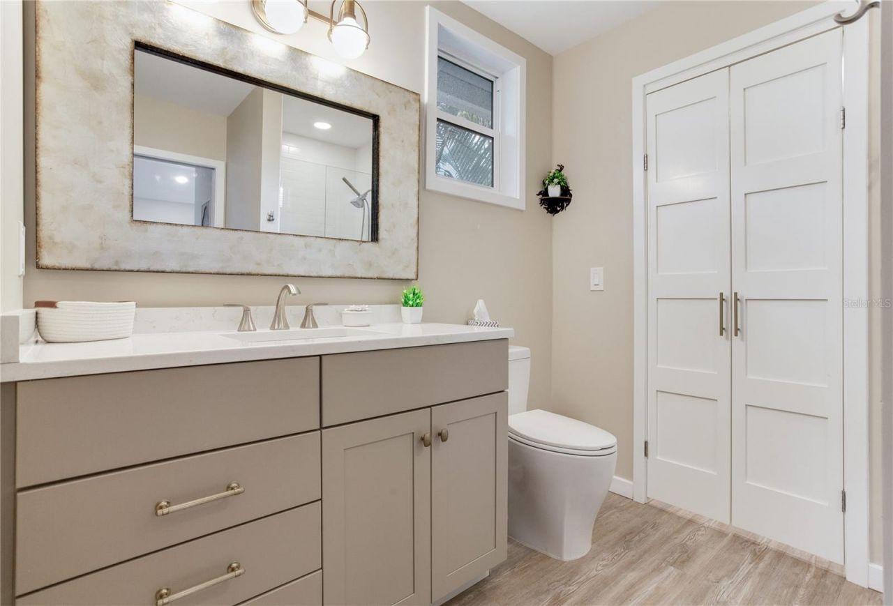 652 Ohio Place, Sarasota, FL 34236 Photo