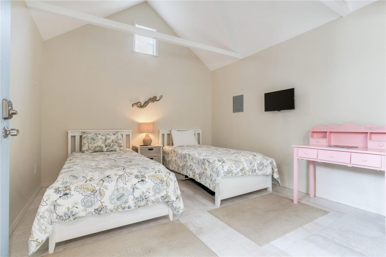 652 Ohio Place, Sarasota, FL 34236 Photo