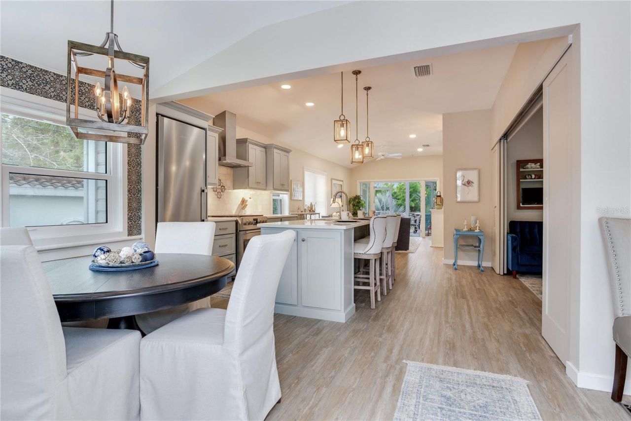 652 Ohio Place, Sarasota, FL 34236 Photo