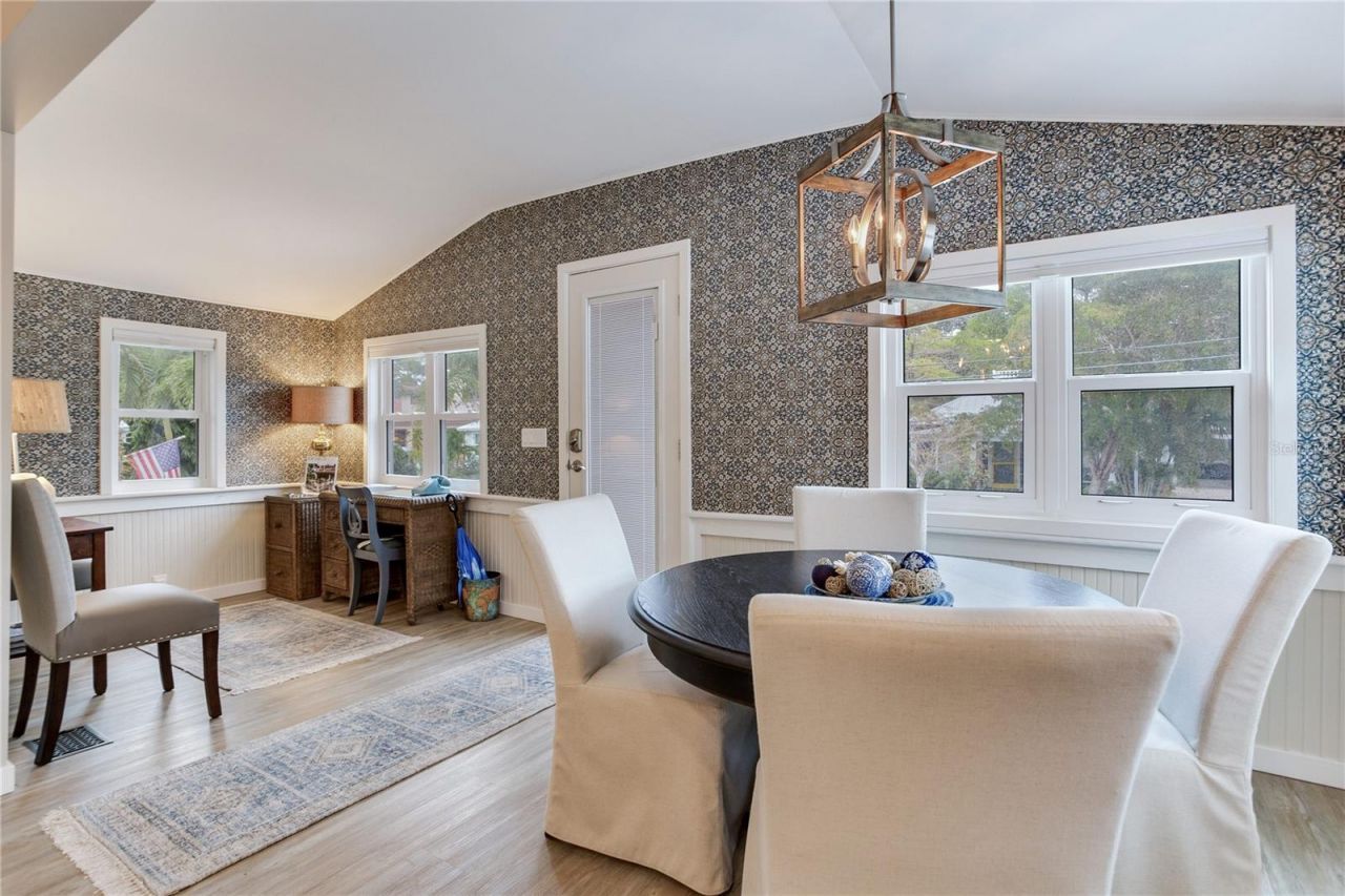 652 Ohio Place, Sarasota, FL 34236 Photo