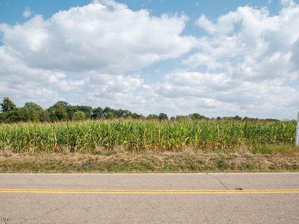 Crystal Lake Avenue NW, Canal Fulton, OH 44614