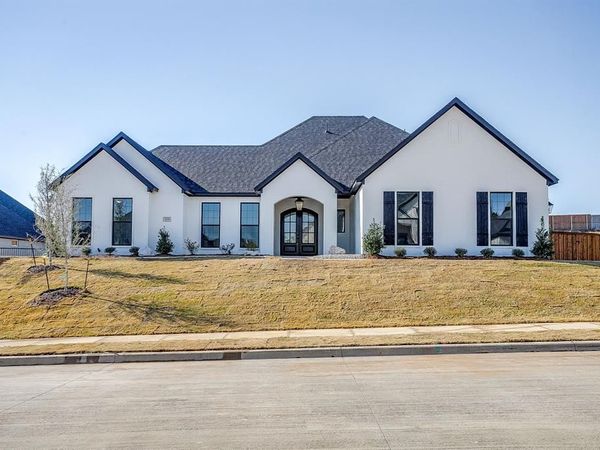 8118 Luanna Hills, Benbrook, TX 76126
