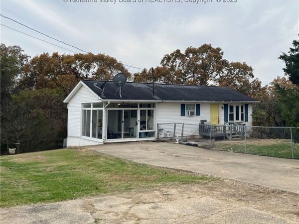 1206 Thomas Ridge Road, Leon, WV 25123