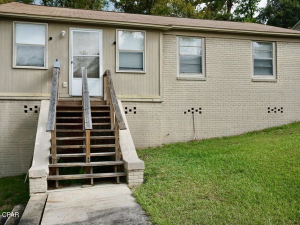 40 W Barnes Avenue, Chattahoochee, FL 32324