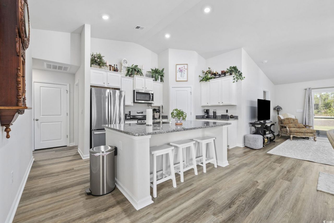 709 Eastridge Dr. Photo 3