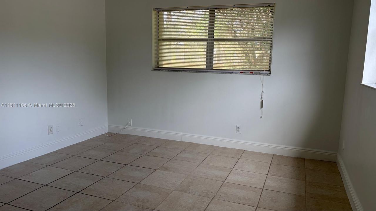 7925 Fairview Dr, Unit 110, Tamarac, FL 33321 Photo