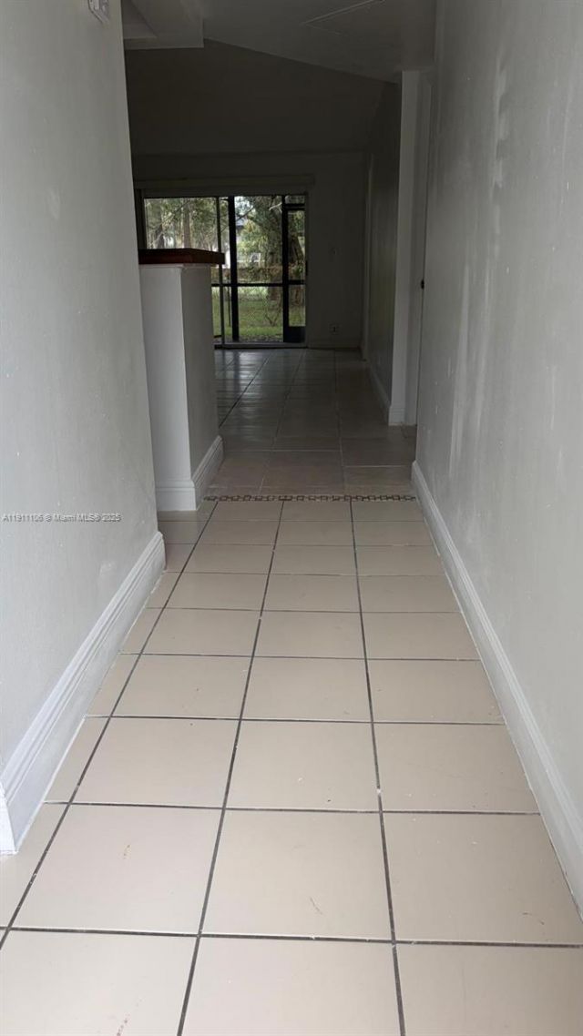 7925 Fairview Dr, Unit 110, Tamarac, FL 33321 Photo