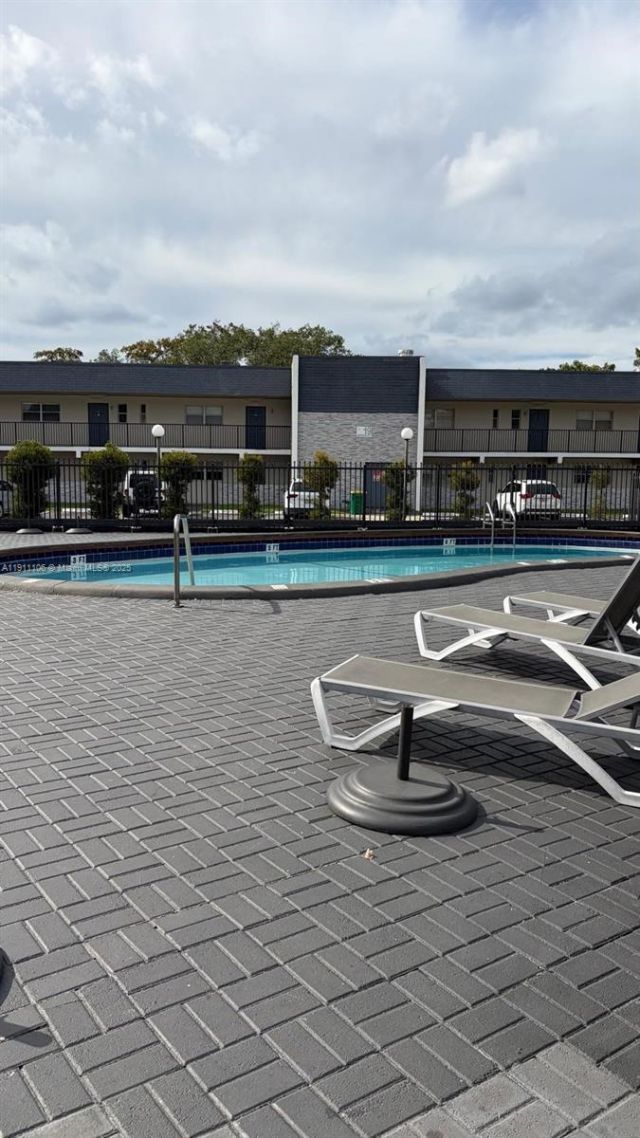 7925 Fairview Dr, Unit 110, Tamarac, FL 33321 Photo