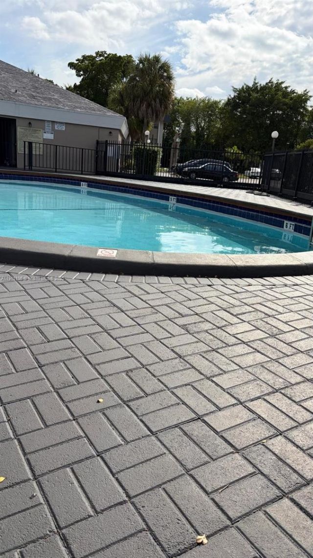 7925 Fairview Dr, Unit 110, Tamarac, FL 33321 Photo