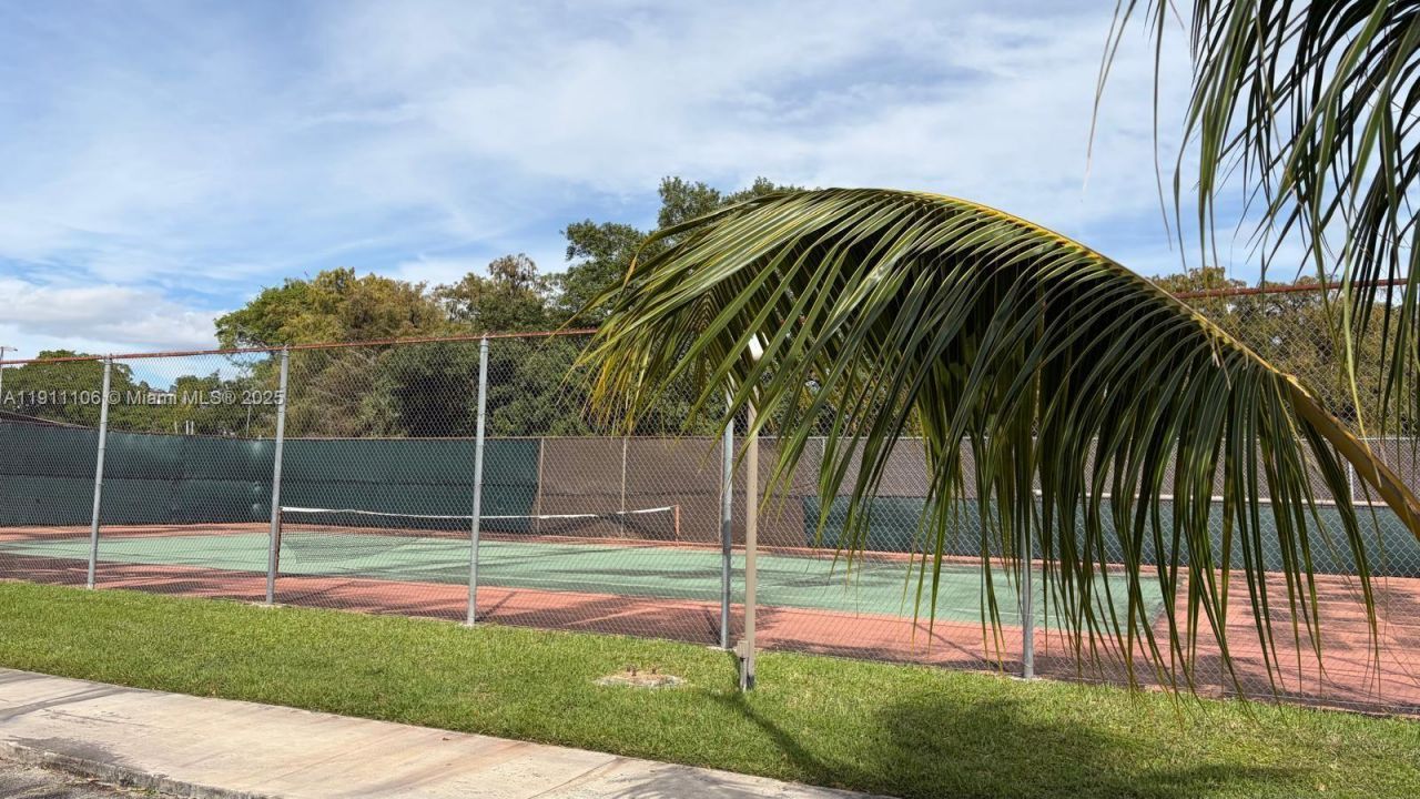 7925 Fairview Dr, Unit 110, Tamarac, FL 33321 Photo