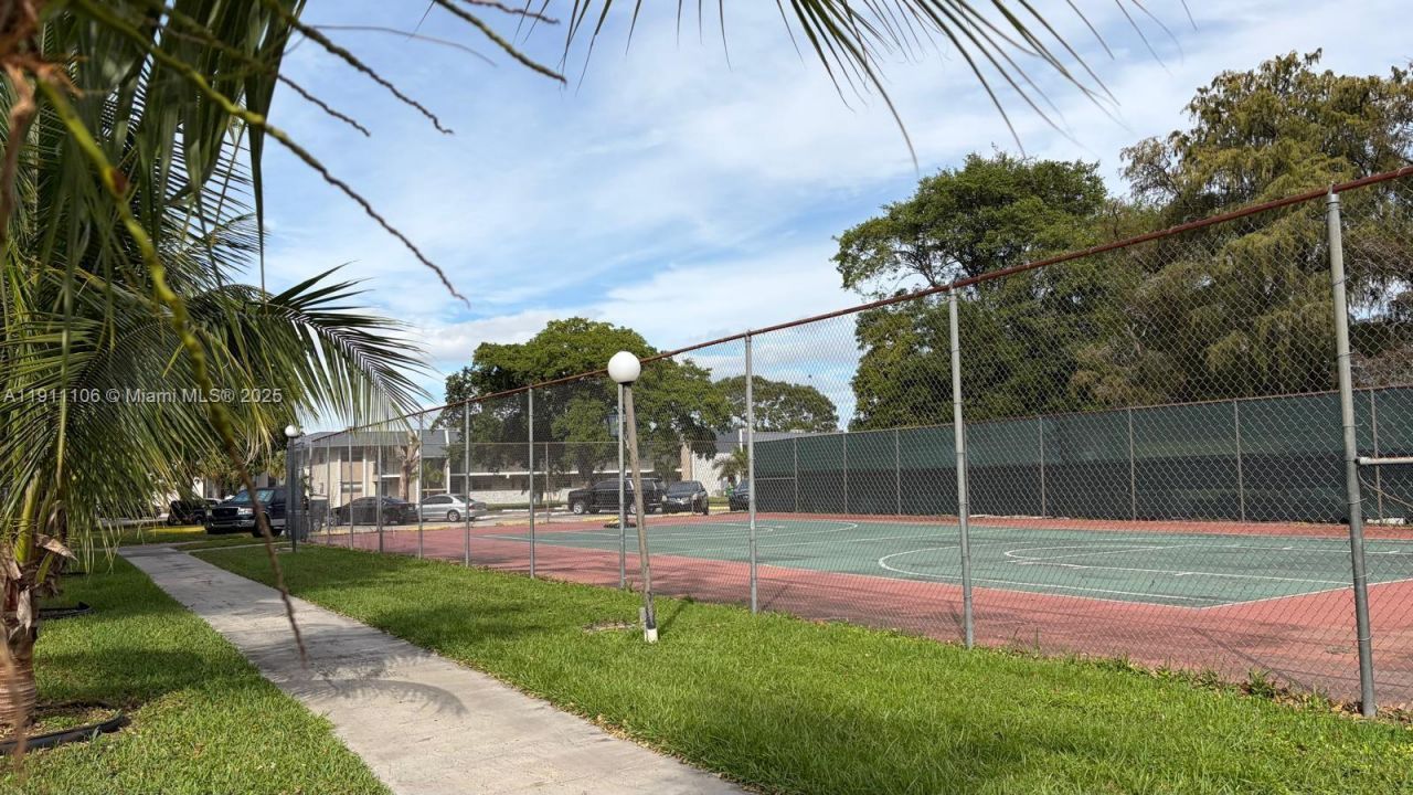 7925 Fairview Dr, Unit 110, Tamarac, FL 33321 Photo