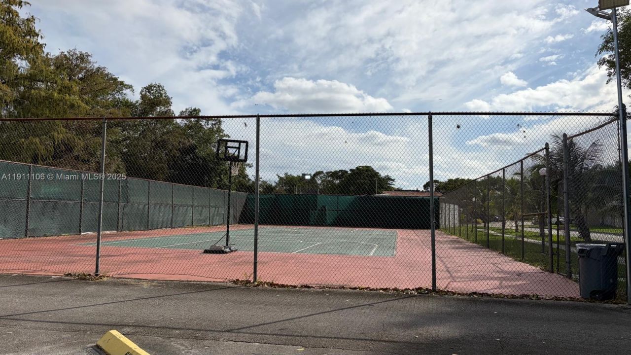 7925 Fairview Dr, Unit 110, Tamarac, FL 33321 Photo