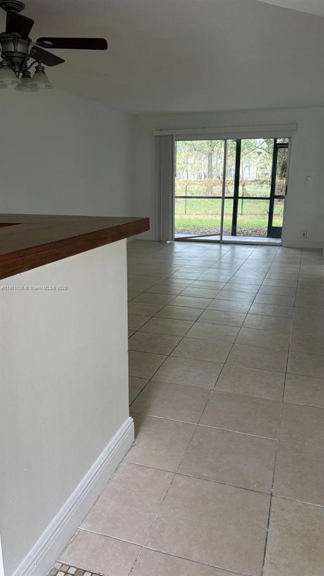 7925 Fairview Dr, Unit 110, Tamarac, FL 33321 Photo