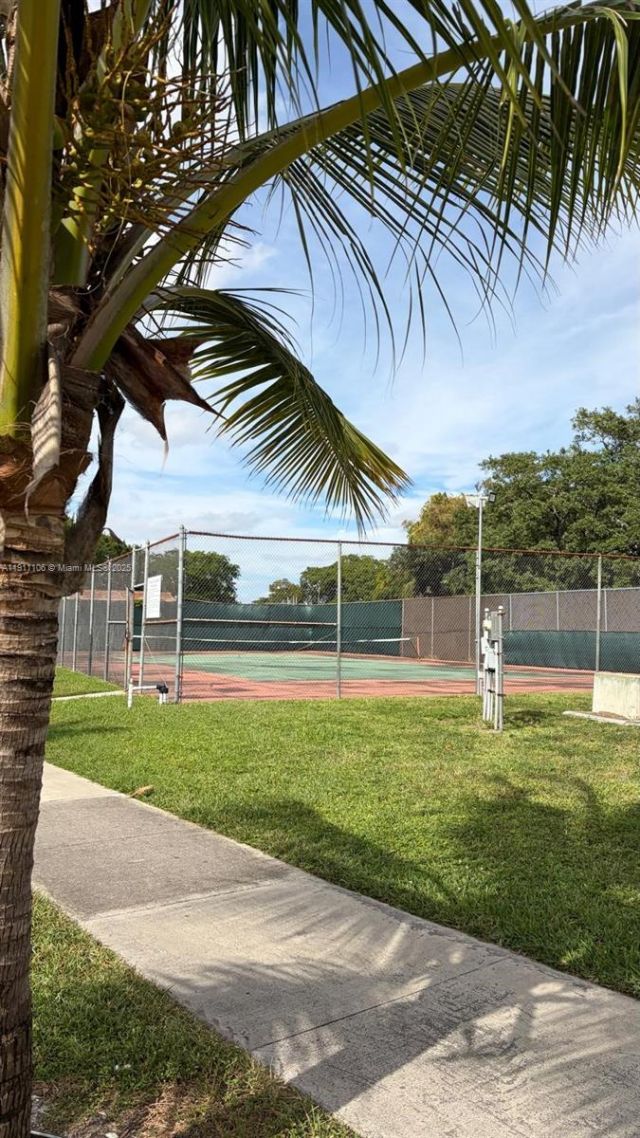 7925 Fairview Dr, Unit 110, Tamarac, FL 33321 Photo